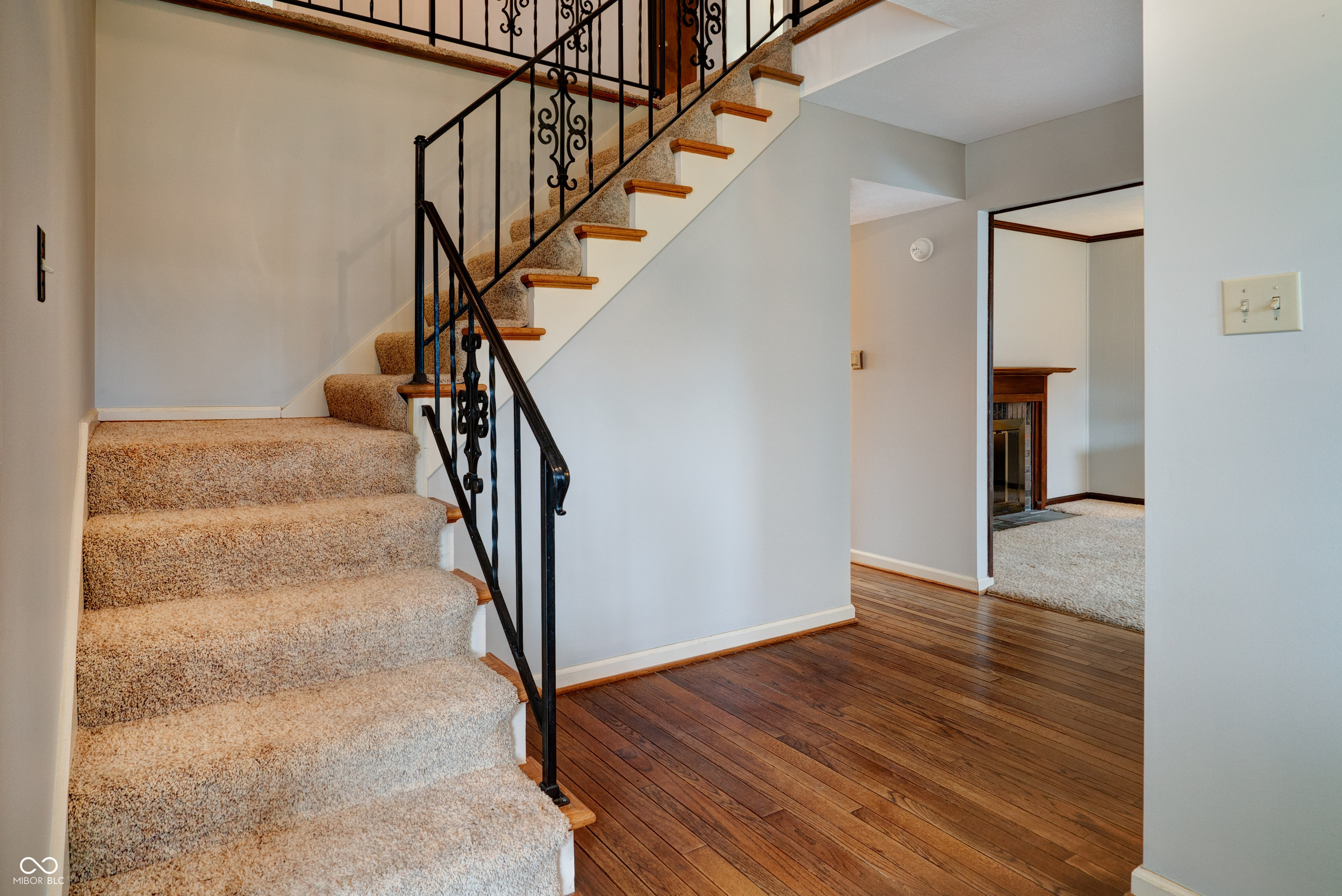 8151 Taunton Road Indianapolis, IN 46260 - Photo 3 of 37 Gallery Image 3
