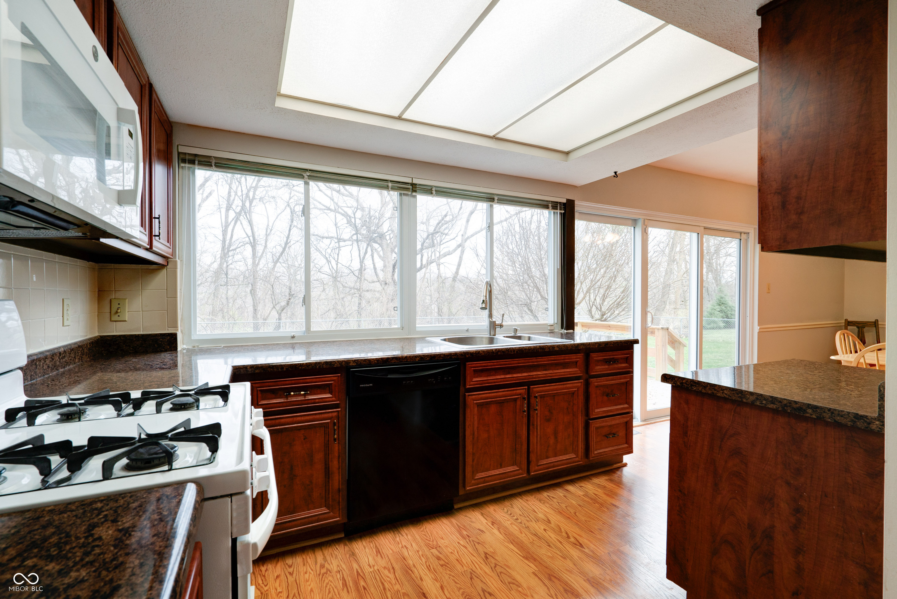 8151 Taunton Road Indianapolis, IN 46260 - Photo 9 of 37 Gallery Image 9
