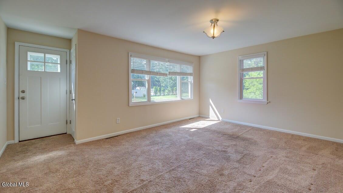 145 Haigh Road Schenectady, NY 12302 - Photo 6 of 42 145 Haigh Rd-2 living room2