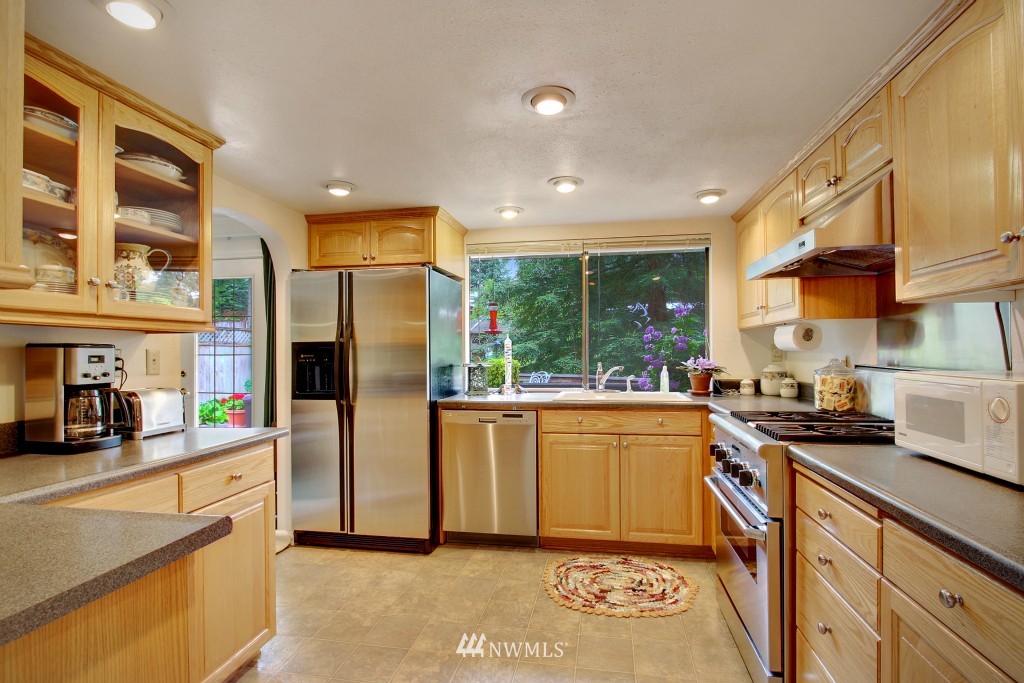 14529 166th Place Southeast Renton, WA 98059 - Photo 6 of 15