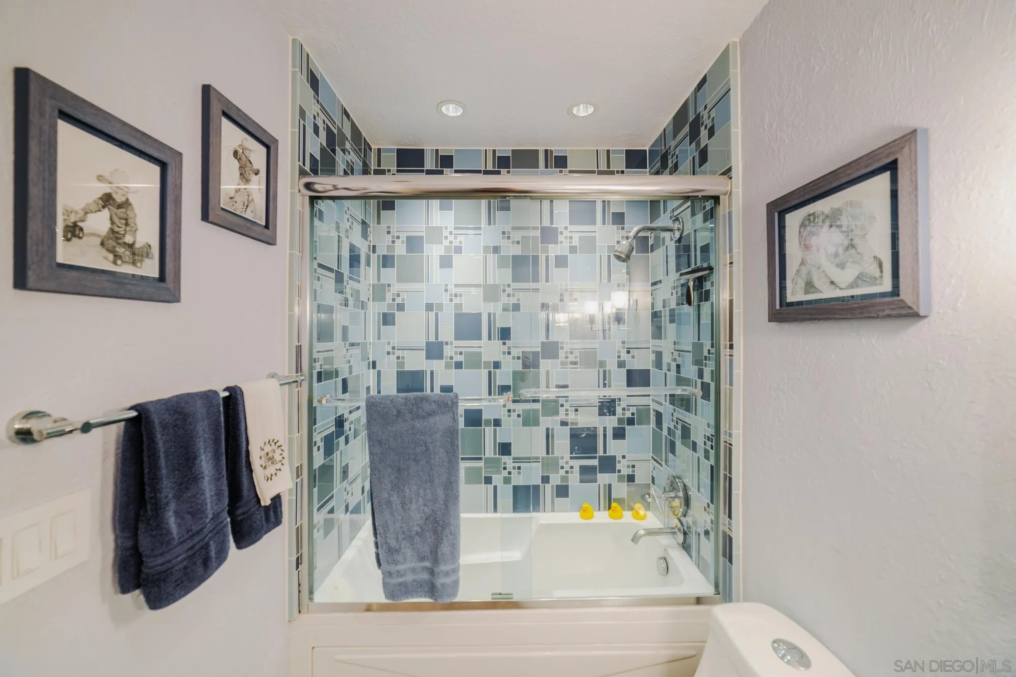 10154 Ranchitos Court Lakeside, CA 92040 - Photo 15 of 34 Gallery Image 15