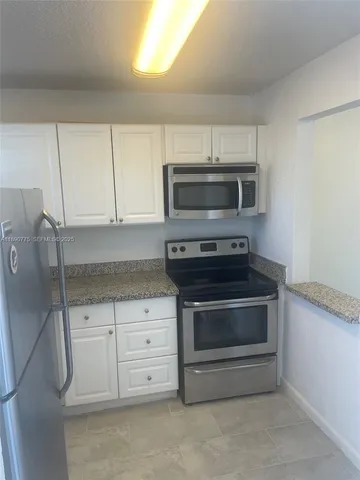 $1,450 | 8500 Sunrise Lakes Boulevard, Unit 106, Sunrise, FL 33322