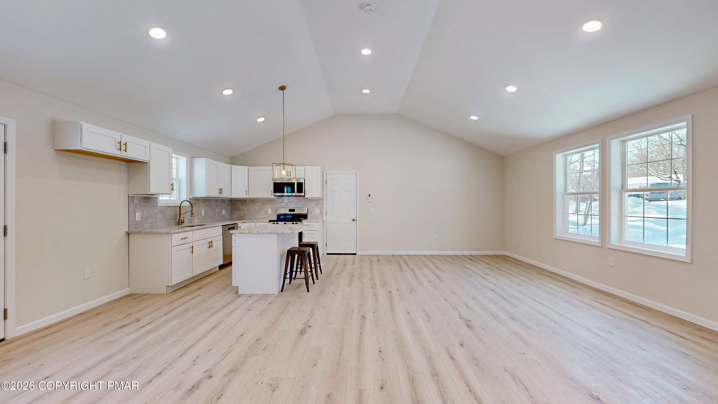 515 Hummingbird Court Bushkill, PA 18324 - Photo 4 of 28 515-Hummingbird-Ct-02242026_194409