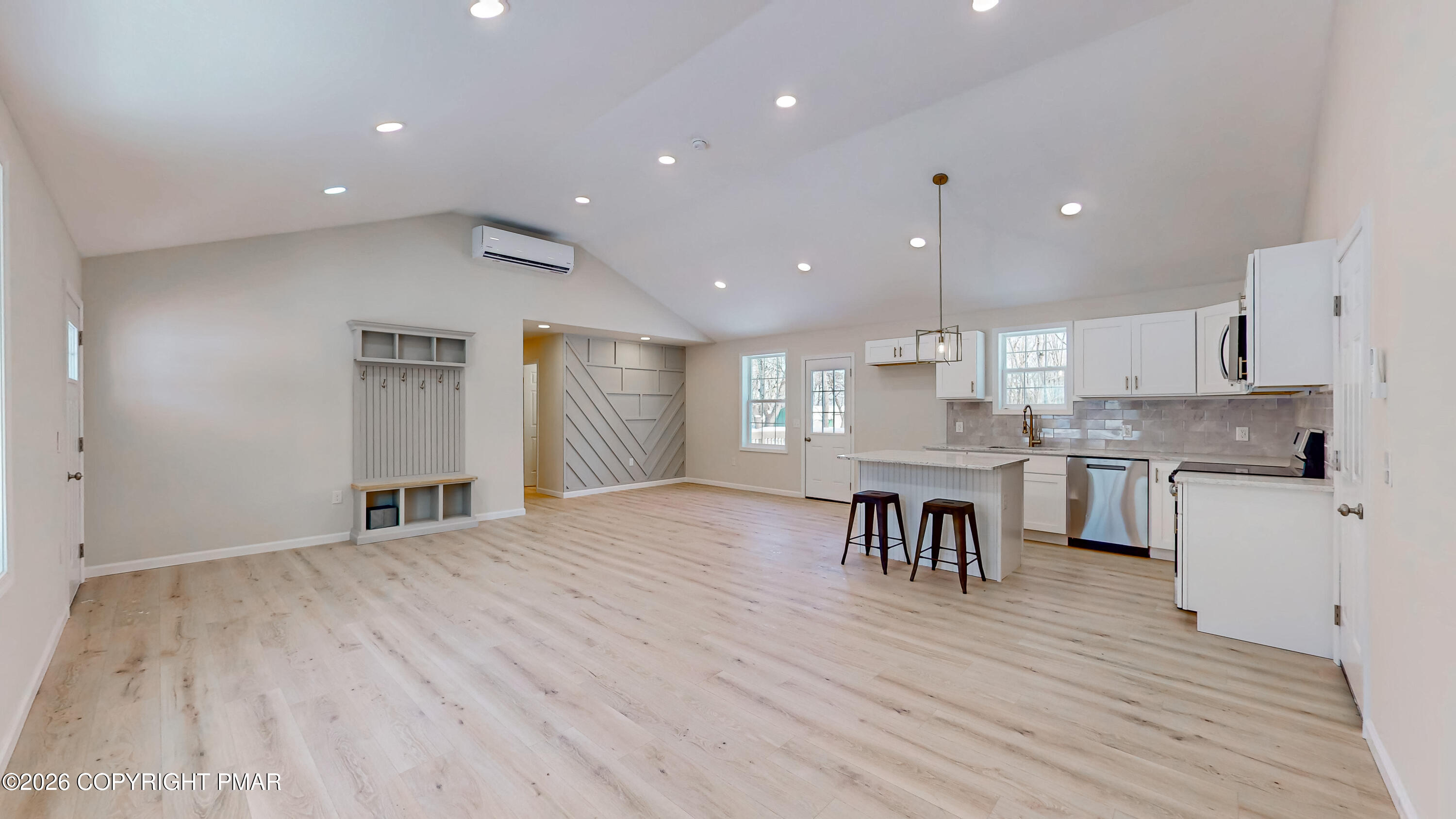 515 Hummingbird Court Bushkill, PA 18324 - Photo 7 of 28 515-Hummingbird-Ct-02242026_194454