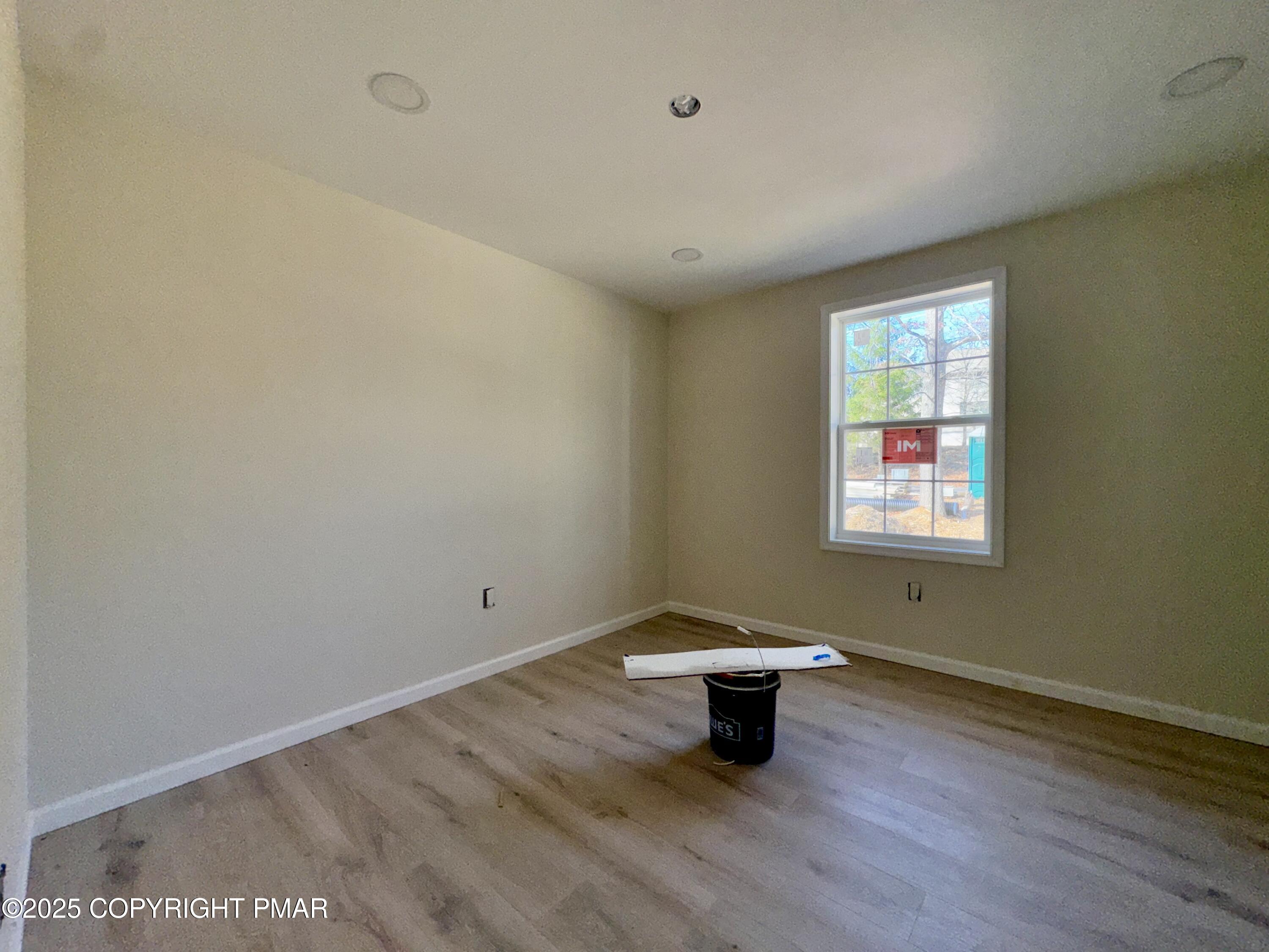 515 Hummingbird Court Bushkill, PA 18324 - Photo 8 of 15 an empty room with a window