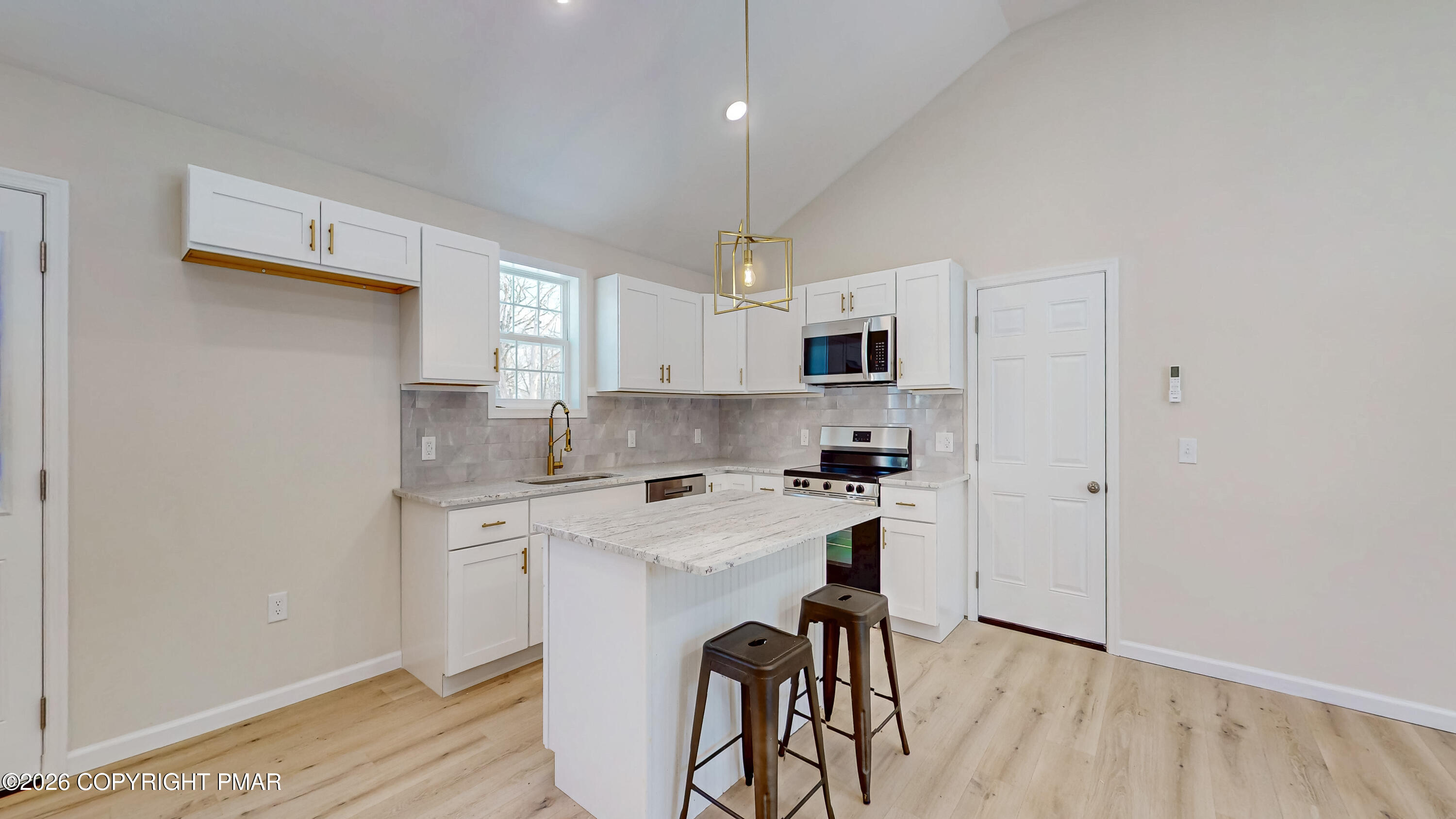 515 Hummingbird Court Bushkill, PA 18324 - Photo 9 of 28 515-Hummingbird-Ct-02242026_194551