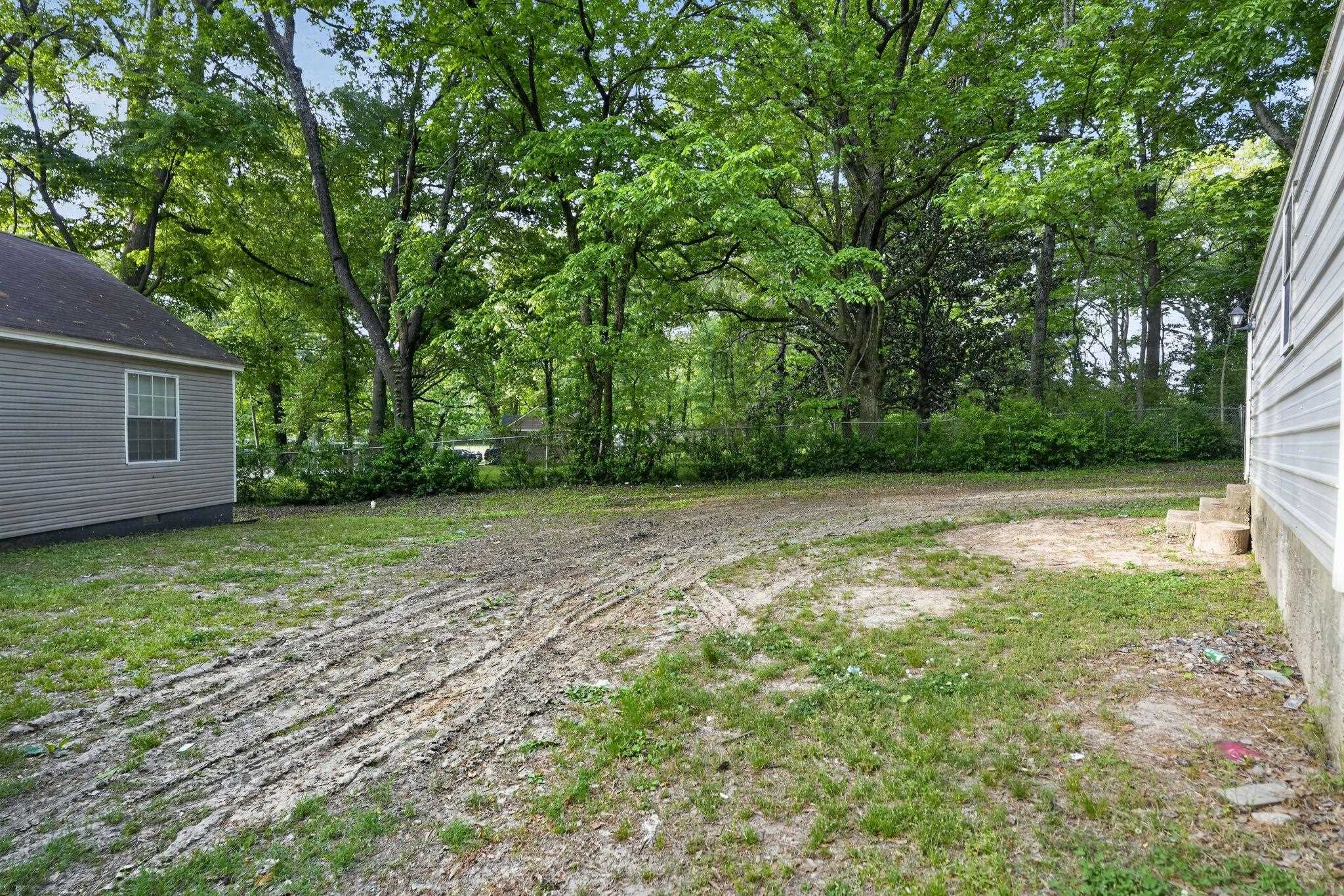 4199 Auburn Road Memphis, TN 38116 - Photo 32 of 32 Expansive outdoor area featuring mature trees and a perimeter fence