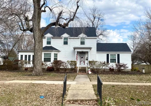 $229,900 | 504 East Cypress Street, Charleston, MO 63834