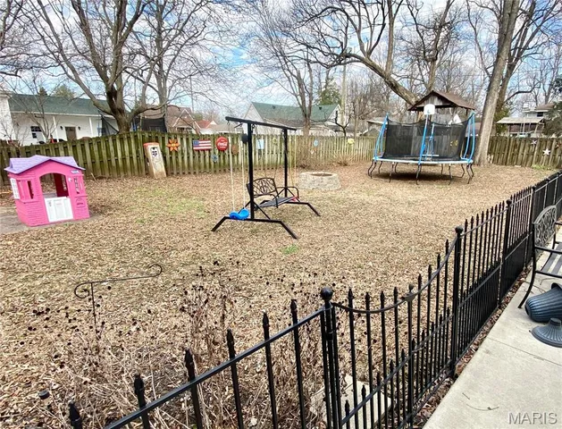 $229,900 | 504 East Cypress Street, Charleston, MO 63834