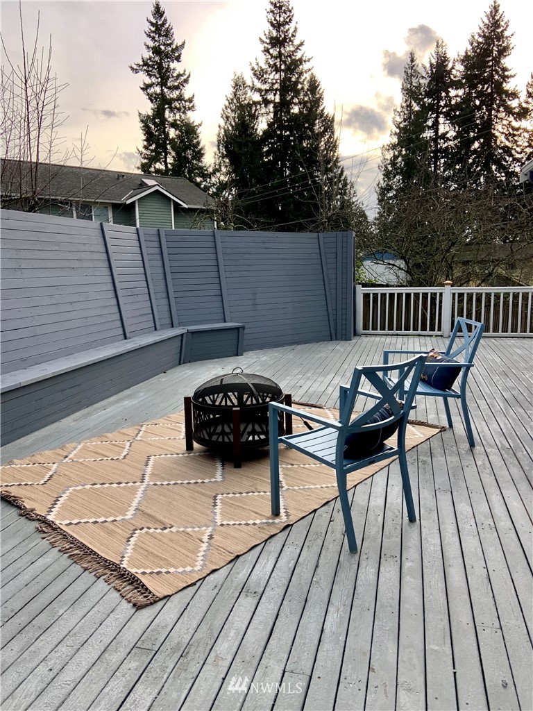 609 213th Street Southwest Bothell, WA 98021 - Photo 27 of 31 a view of a patio on the roof deck