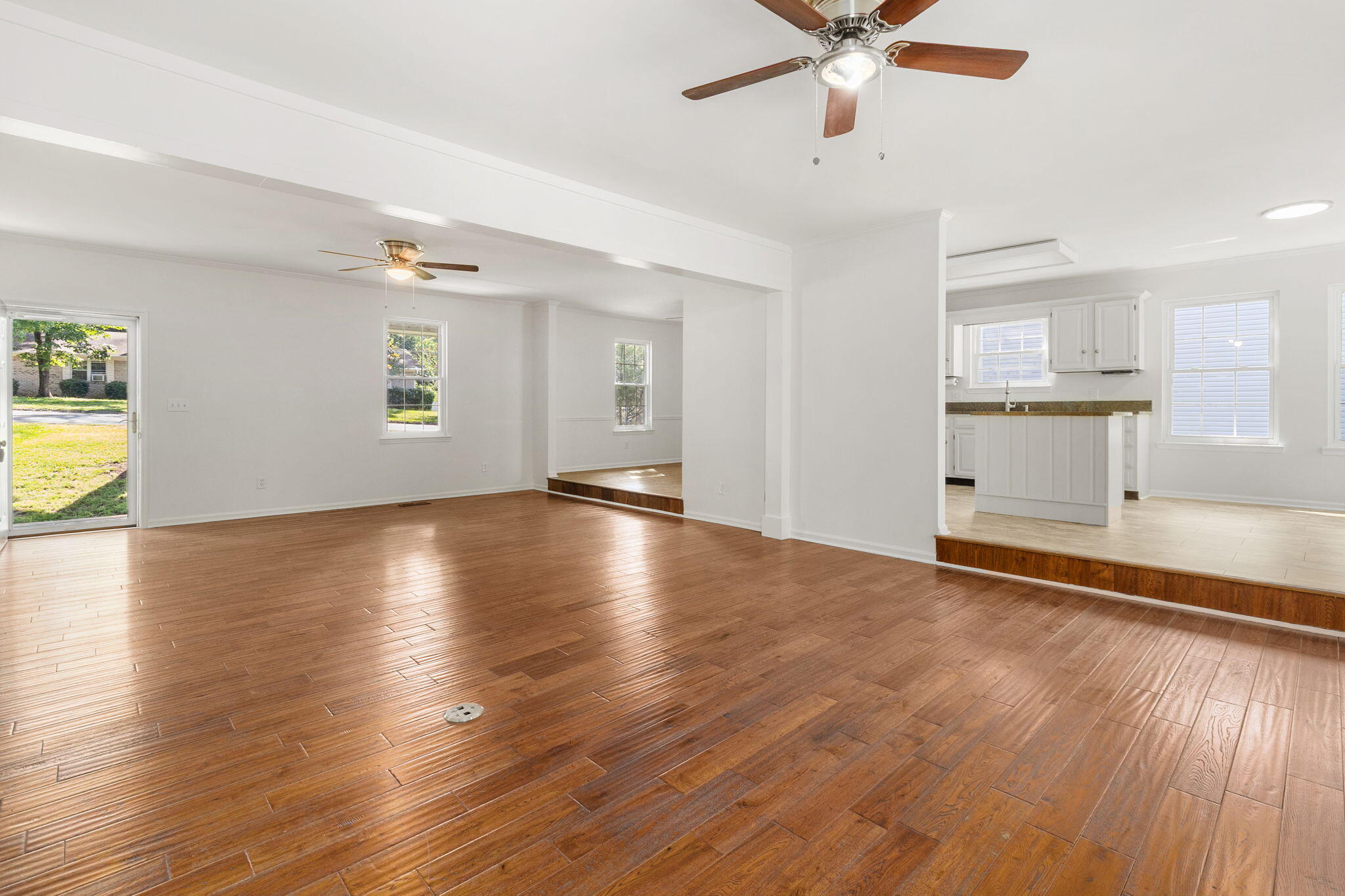 1808 Hidden Harbor Road Hixson, TN 37343 - Photo 9 of 73 Living Room