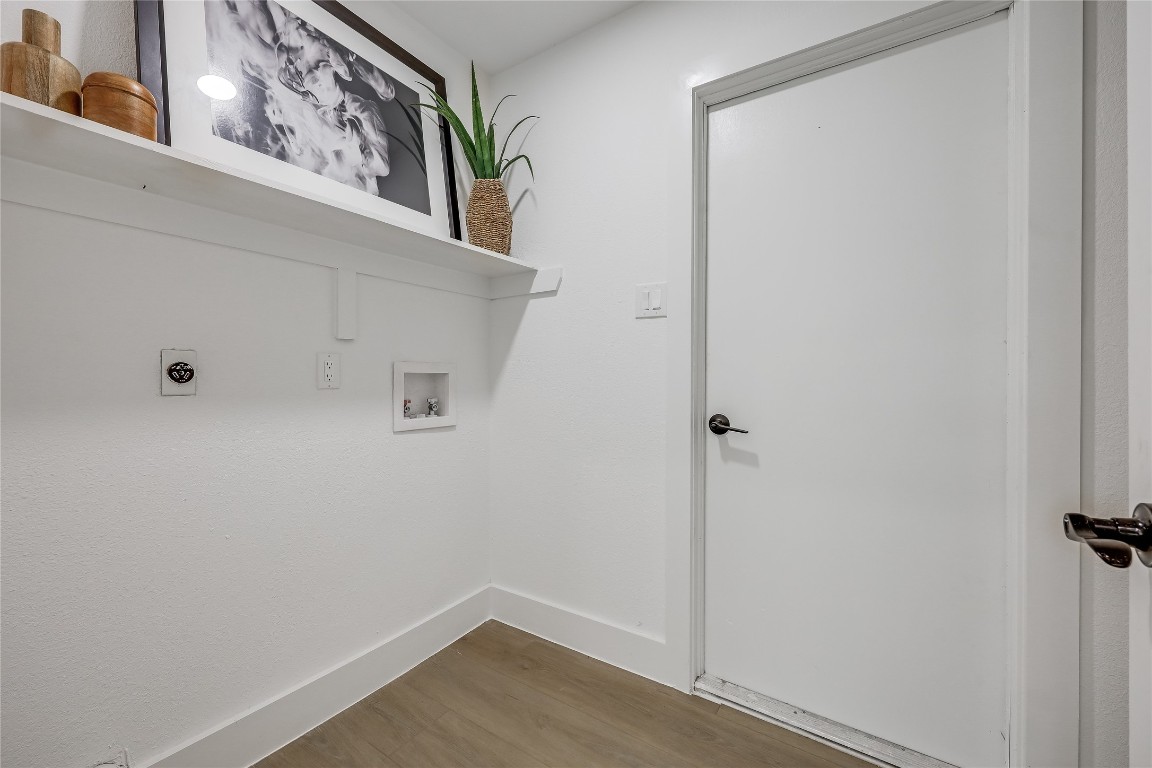 12208 Double Tree Lane Austin, TX 78750 - Photo 30 of 35 a view of a hallway