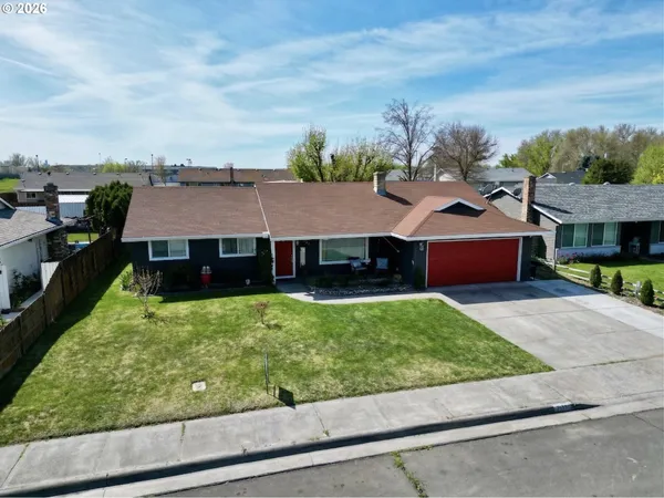 $345,000 | 825 West Division Avenue, Hermiston, OR 97838