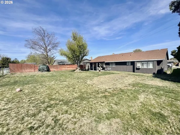 $345,000 | 825 West Division Avenue, Hermiston, OR 97838