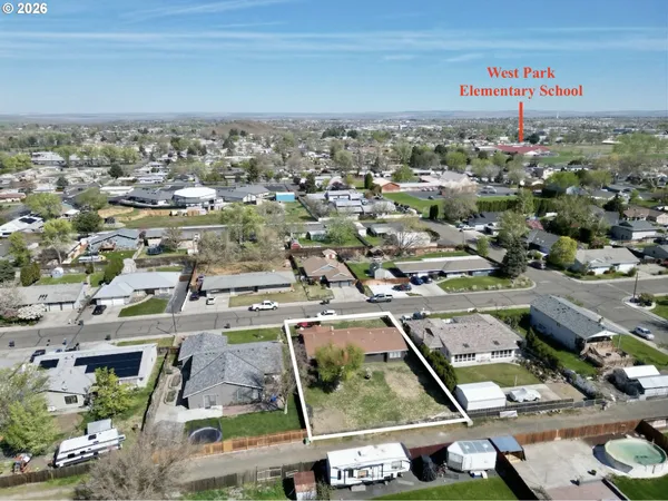 $345,000 | 825 West Division Avenue, Hermiston, OR 97838