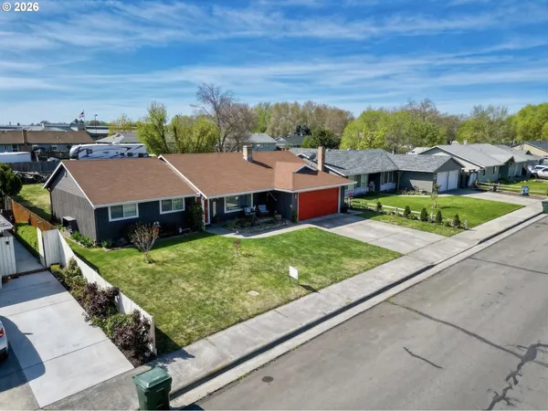 $345,000 | 825 West Division Avenue, Hermiston, OR 97838