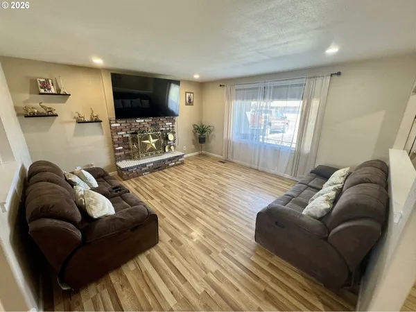 $345,000 | 825 West Division Avenue, Hermiston, OR 97838