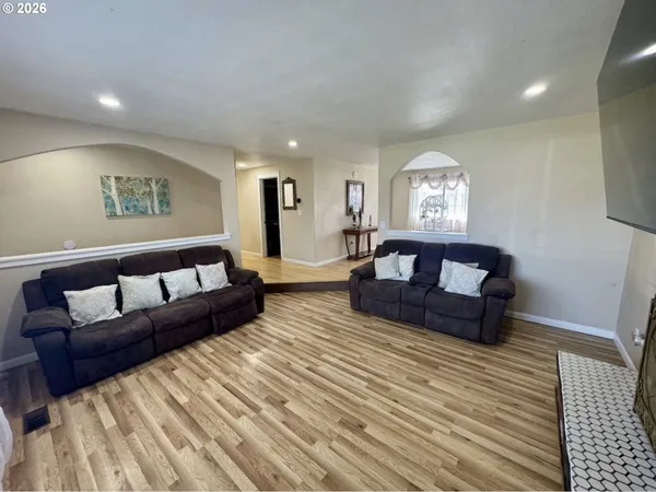 $345,000 | 825 West Division Avenue, Hermiston, OR 97838