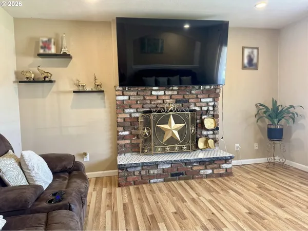 $345,000 | 825 West Division Avenue, Hermiston, OR 97838