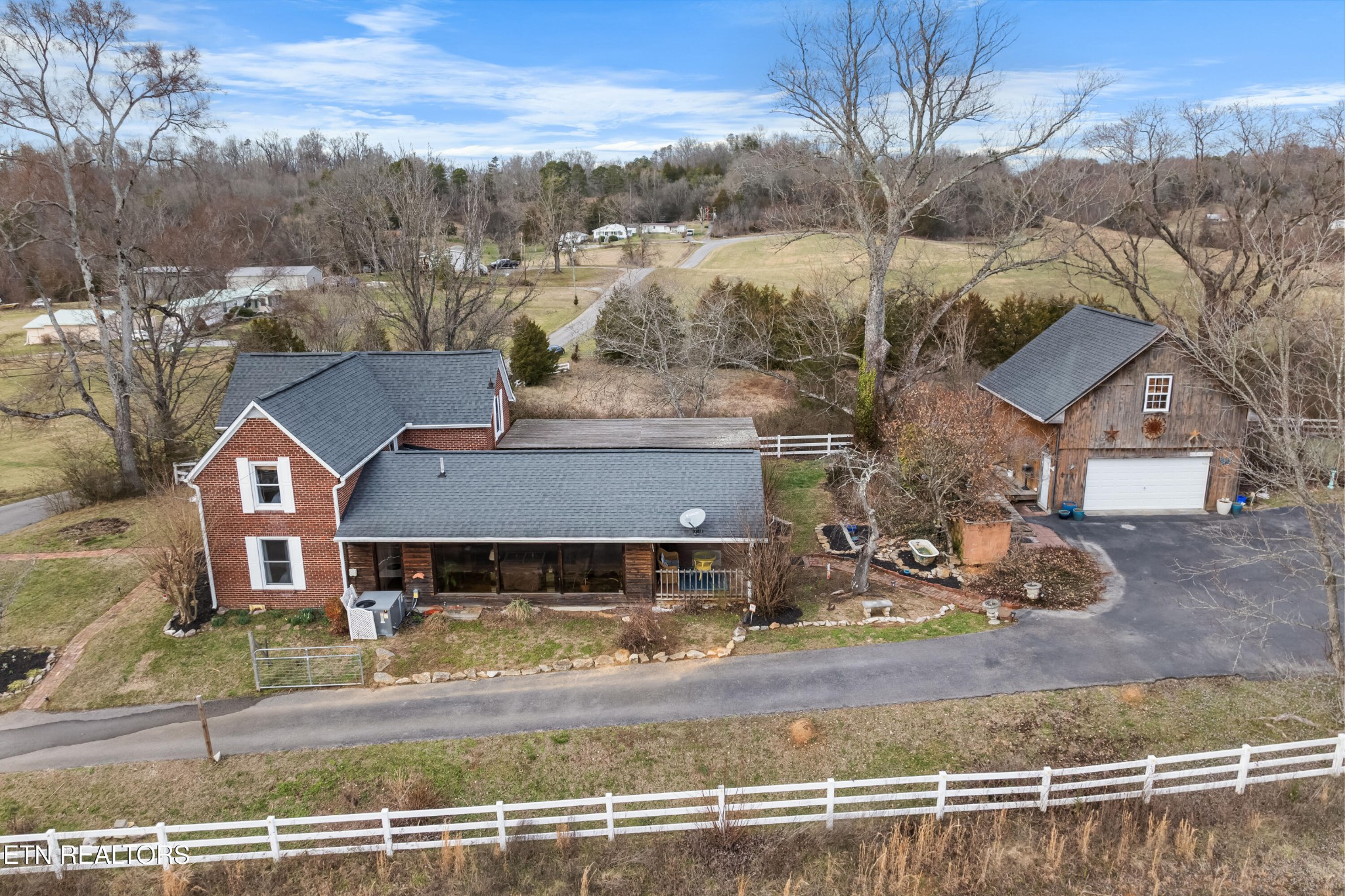 5826 Perry Road Knoxville, TN 37914 - Photo 3 of 49 Gallery Image 3