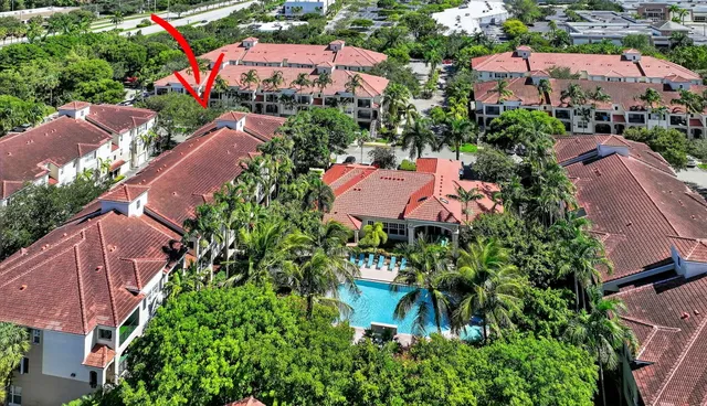 a view of a yard in front of house