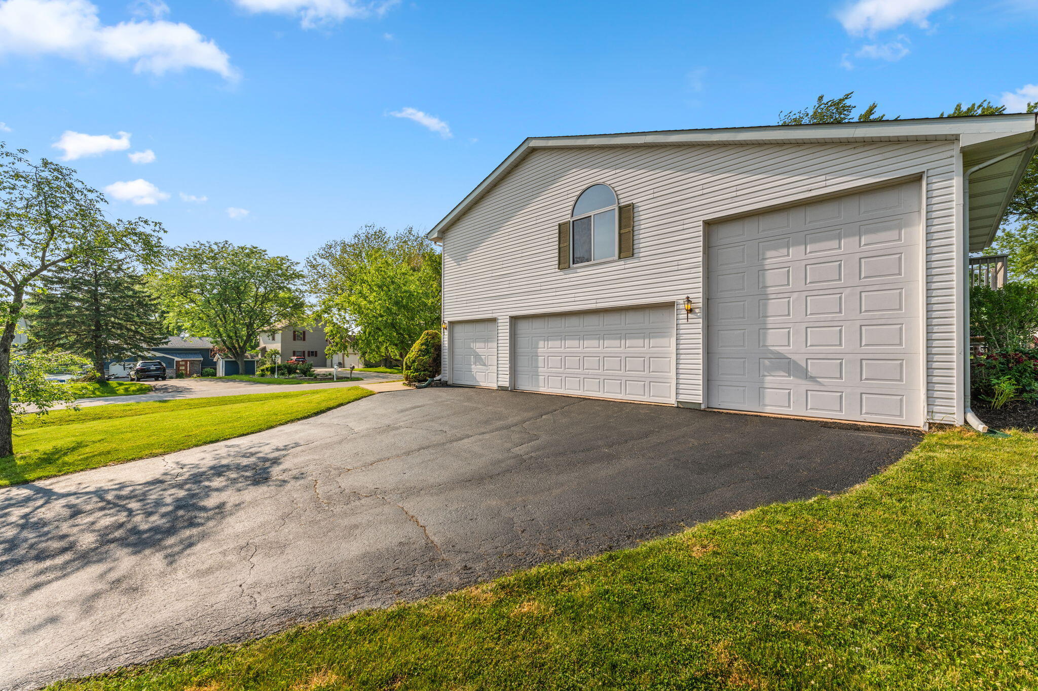 1807 Forest Lane Crown Point, IN 46307 - Photo 2 of 32 2048x1365