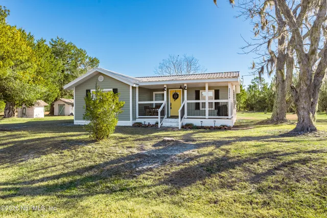 a view of a pathway with a yard