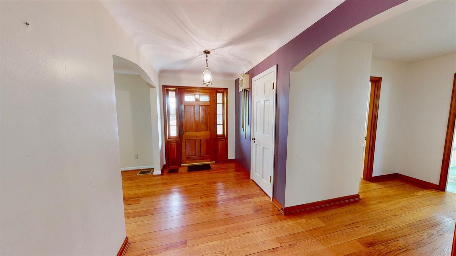 1028 West Galbraith Road Cincinnati, OH 45231 - Photo 6 of 36 Gallery Image 6
