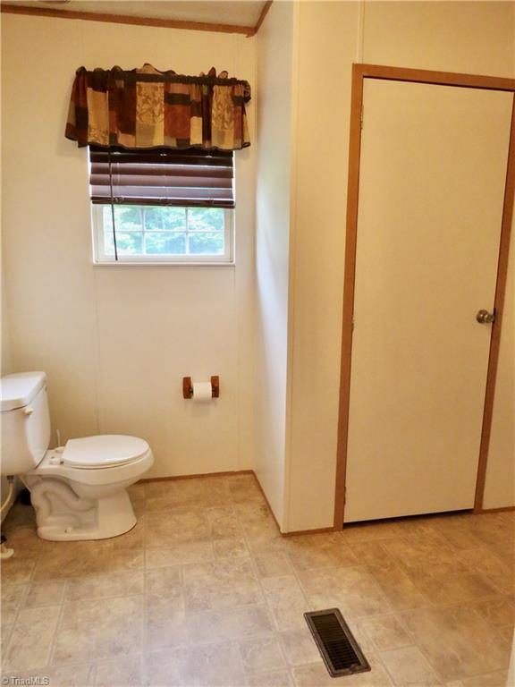594 Butler Lake Road Reidsville, NC 27320 - Photo 8 of 22 Gallery Image 8