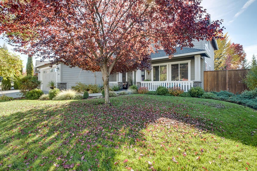 1048 Pumpkin Ridge Eagle Point, OR 97524 - Photo 3 of 42 1048 Pumpkin Ridge-4