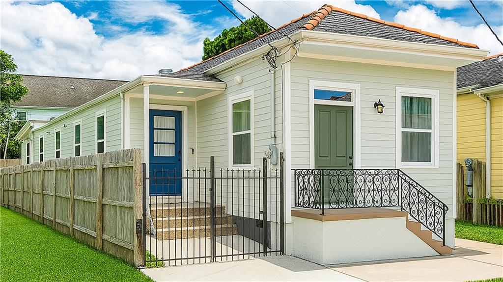 528 South Rocheblave Street New Orleans, LA 70119 - Photo 1 of 22