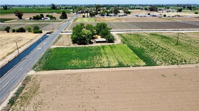a view of a tennis court