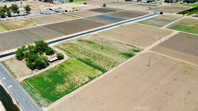a view of a tennis court