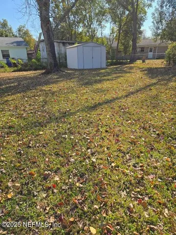 a view of a yard in front of a house