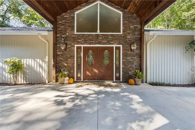 $1,175,000 | 120 Edgewater Drive, Fair Play, SC 29643