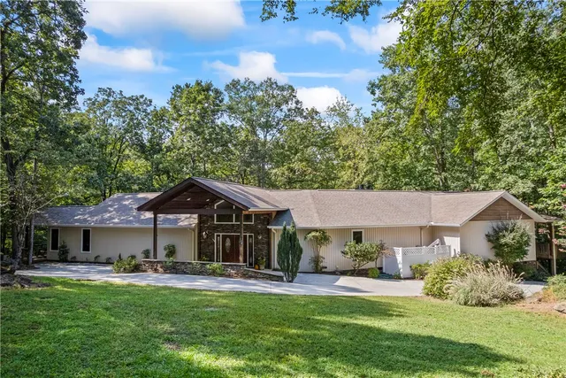 $1,175,000 | 120 Edgewater Drive, Fair Play, SC 29643