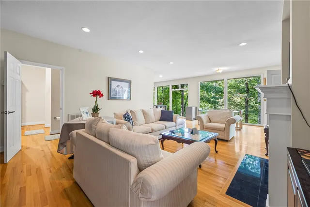 $1,175,000 | 120 Edgewater Drive, Fair Play, SC 29643