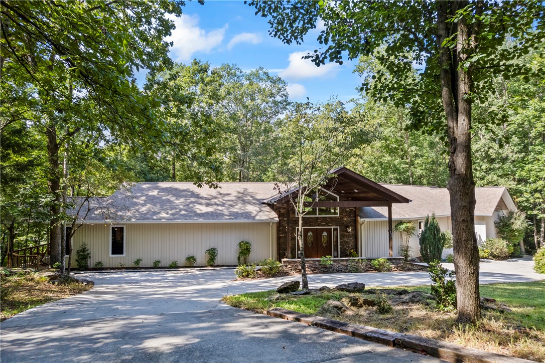 120 Edgewater Drive Fair Play, SC 29643 - Photo 8 of 50 Front of home