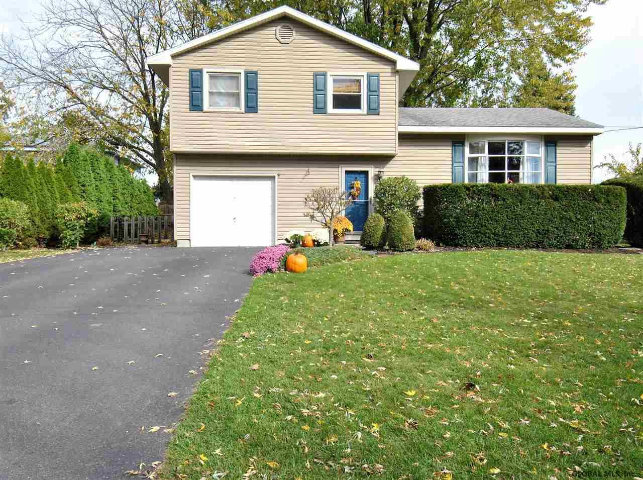 9 Crestone Road Colonie, NY 12205 - Photo 1 of 25 Photo 1