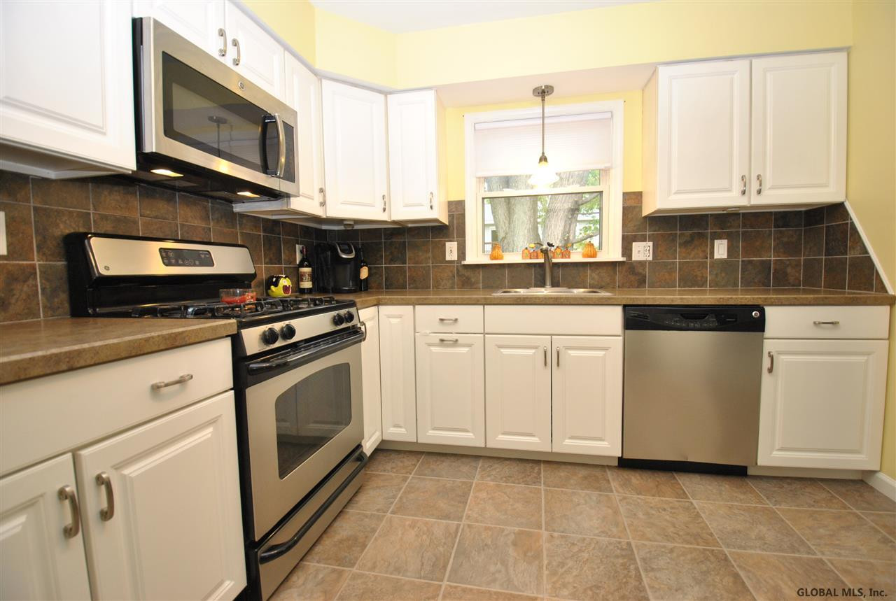 9 Crestone Road Colonie, NY 12205 - Photo 14 of 25 Photo 14