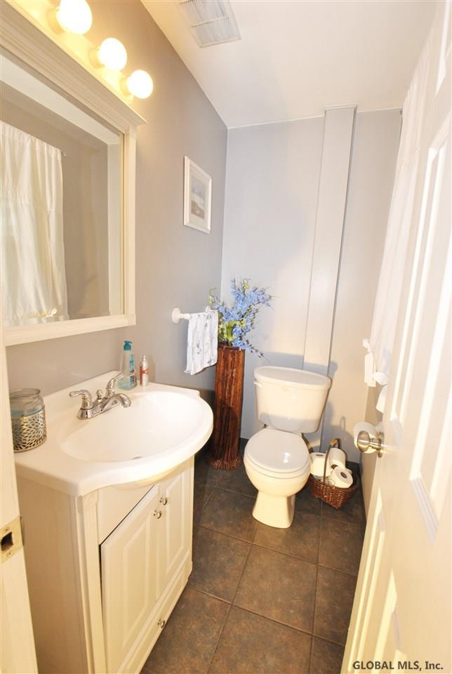 9 Crestone Road Colonie, NY 12205 - Photo 10 of 25 Photo 10