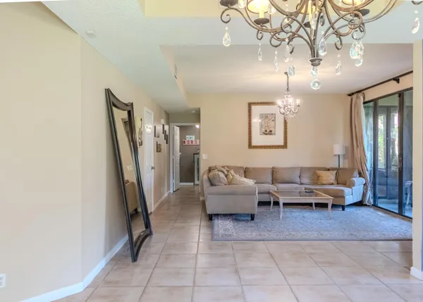 $385,000 | 10527 Northwest 10th Street, Unit B130, Plantation, FL 33322