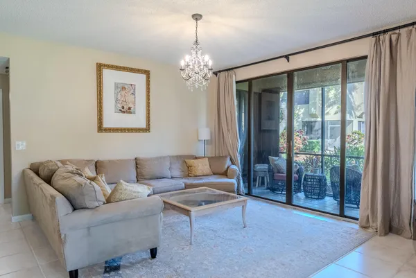 $385,000 | 10527 Northwest 10th Street, Unit B130, Plantation, FL 33322