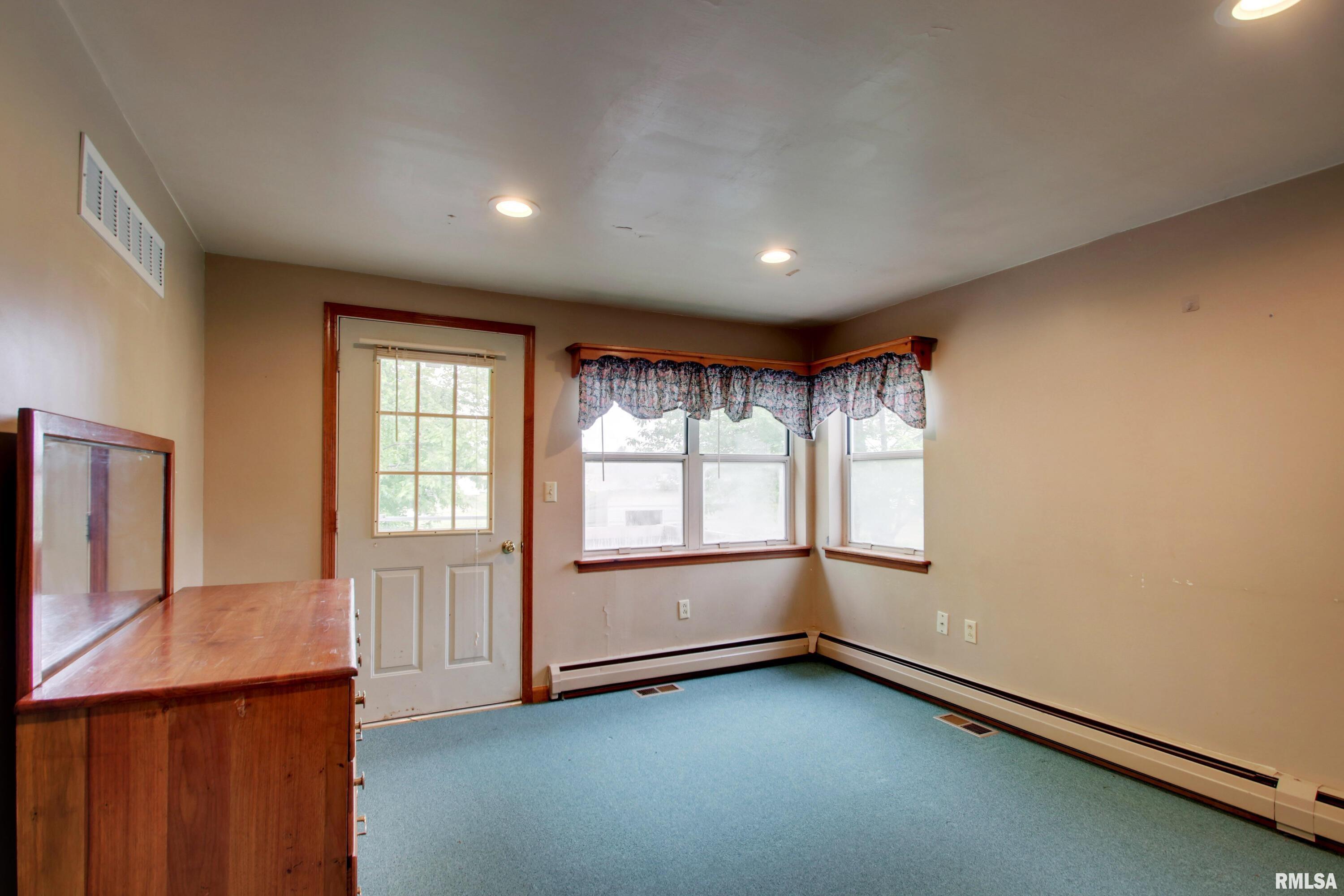 529 North Monroe Street Pittsfield, IL 62363 - Photo 15 of 28