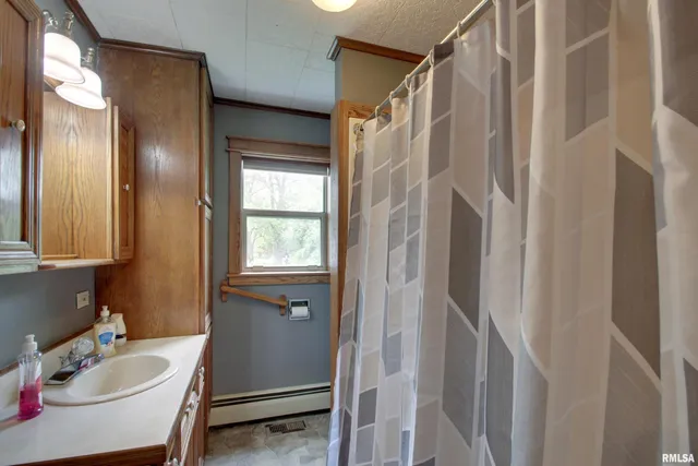 $86,500 | 529 North Monroe Street, Pittsfield, IL 62363