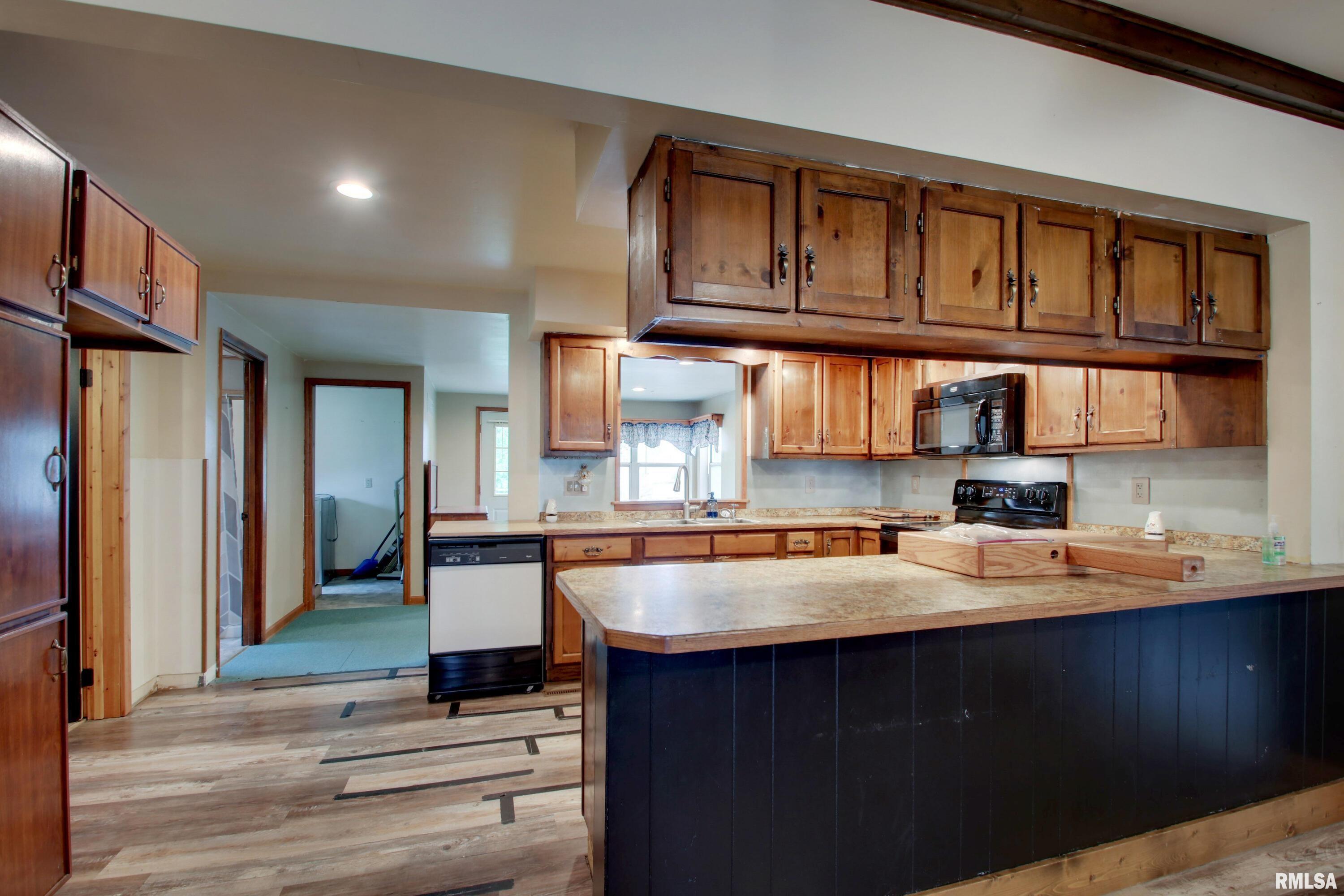 529 North Monroe Street Pittsfield, IL 62363 - Photo 5 of 28