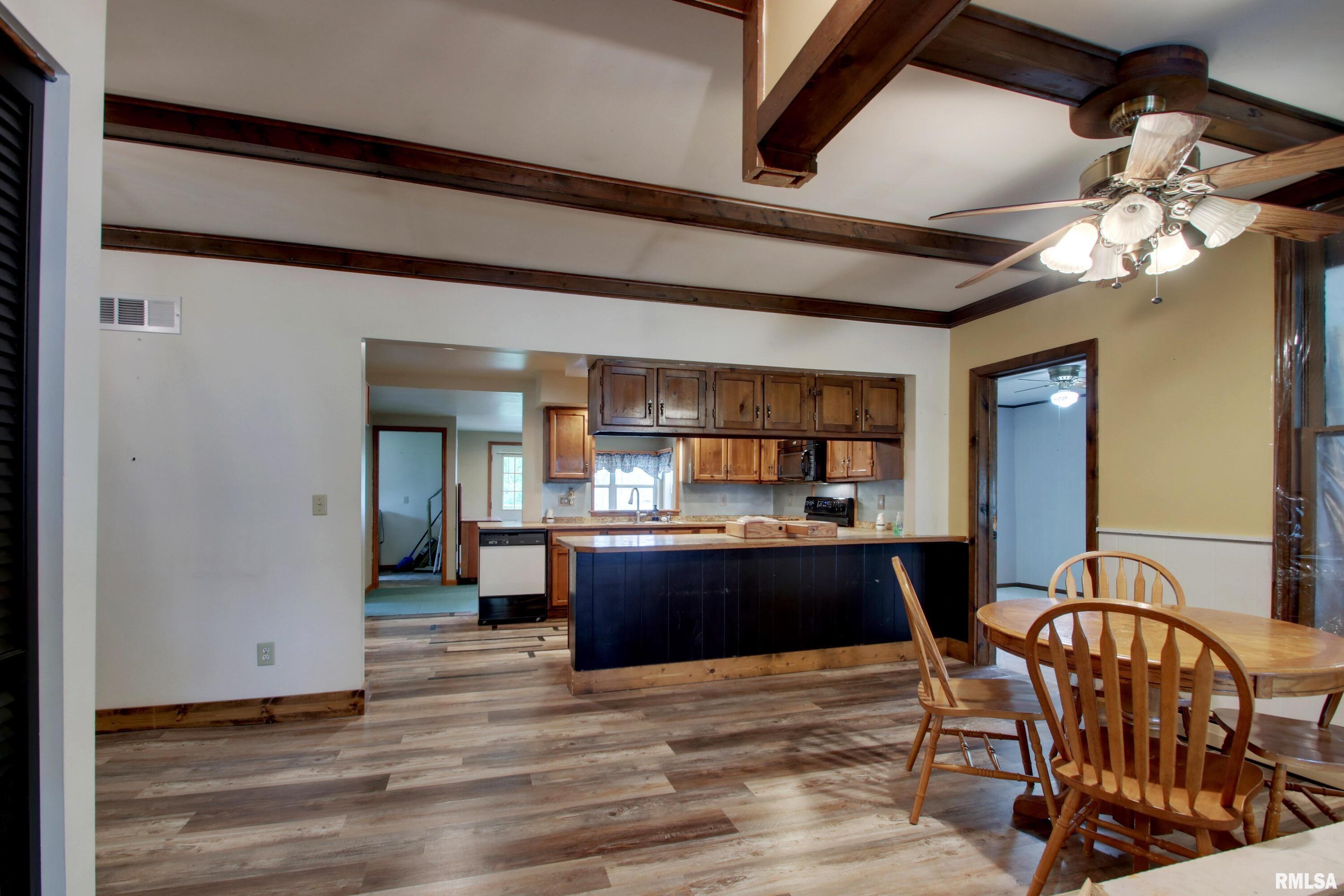 529 North Monroe Street Pittsfield, IL 62363 - Photo 8 of 28