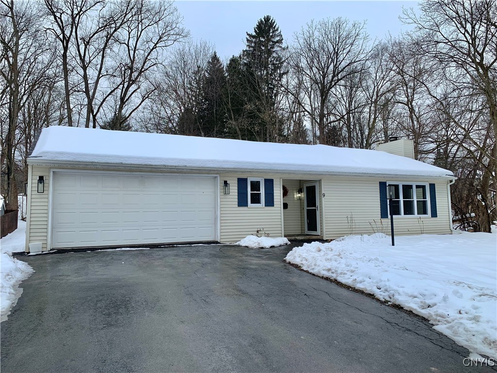 Welcome to 9 Bromwich Rd. New Hartford