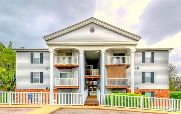 $138,500 | 12401 Somerset Pl Drive, Unit E, St. Louis, MO 63128