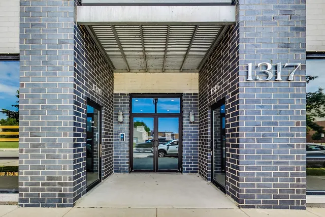 $679,000 | 1317 North Larrabee Street, Unit 304, Chicago, IL 60610